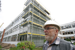 Rugsėjo pirmąją švęs ir statybininkai Rugsėjo pirmąją švęs ir statybininkai