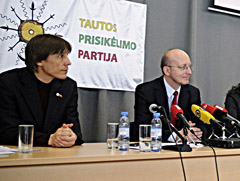 Šiaulietis seimūnas skalpuoja Arūną Valinską Šiaulietis seimūnas skalpuoja Arūną Valinską