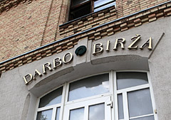 Darbo birža reikalauja grąžinti pinigus Darbo birža reikalauja grąžinti pinigus