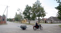 Tarp duonos ir žaidimų Tarp duonos ir žaidimų