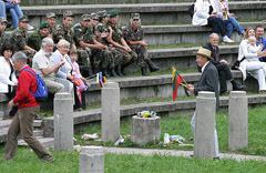 Palydėtuvės į Baltijos kelią — iš šiukšlinos aikštės Palydėtuvės į Baltijos kelią — iš šiukšlinos aikštės