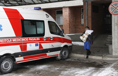 Medikai – į naują kliniką, naujagimiai – į reanimobilį Medikai – į naują kliniką, naujagimiai – į reanimobilį