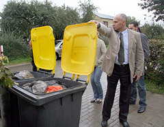 Šiukšlių karas pereina į kiemus Šiukšlių karas pereina į kiemus