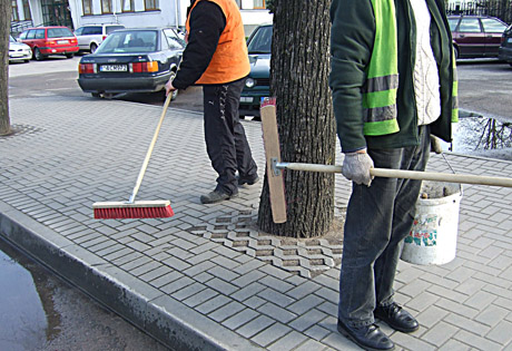 Važinėji limuzinu – neprašyk pašalpos Važinėji limuzinu – neprašyk pašalpos