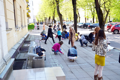 Studentai atidarė lietuviškų žodžių alėją Studentai atidarė lietuviškų žodžių alėją