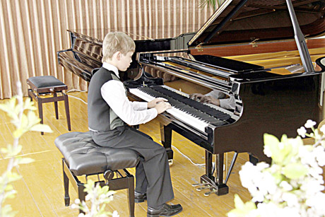 Šiauliuose koncertavo jaunieji pianistai Šiauliuose koncertavo jaunieji pianistai