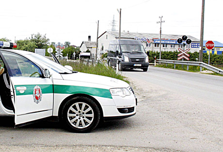 Pervažose į „Stop“ ženklą reaguojama ne visada Pervažose į „Stop“ ženklą reaguojama ne visada