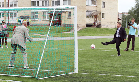 Romuvos gimnazijoje – naujas stadionas Romuvos gimnazijoje – naujas stadionas