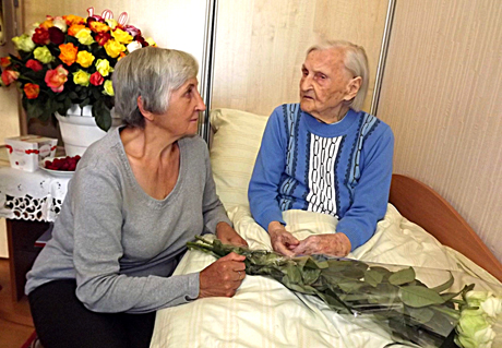 Savo šimtmetį švenčia dukters šeimoje Savo šimtmetį švenčia dukters šeimoje