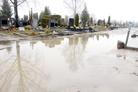 Iš skęstančių kapinių pumpuos vandenį Iš skęstančių kapinių pumpuos vandenį