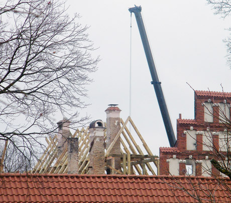 Tytuvėnų vienuolyno stogą ketinama uždengti iki pavasario Tytuvėnų vienuolyno stogą ketinama uždengti iki pavasario