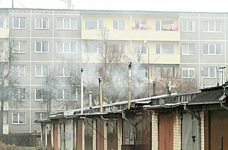 Garažų kaminai kelia nerimą gyventojams Garažų kaminai kelia nerimą gyventojams