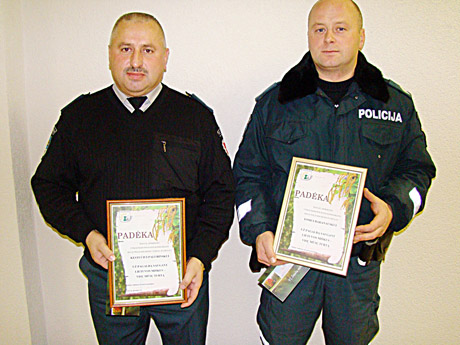 Policijos patruliams padėkojo miškininkai Policijos patruliams padėkojo miškininkai