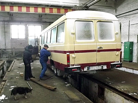Autobusas, vežęs vaikus, pametė ratą Autobusas, vežęs vaikus, pametė ratą