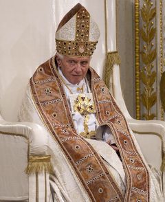 Popiežius pranešė apie atsistatydinimą Popiežius pranešė apie atsistatydinimą