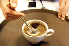 Iš rinkos liepta išimti „Aroma Platinum“ kavos, galinčios sukelti vėžį, partiją Iš rinkos liepta išimti „Aroma Platinum“ kavos, galinčios sukelti vėžį, partiją