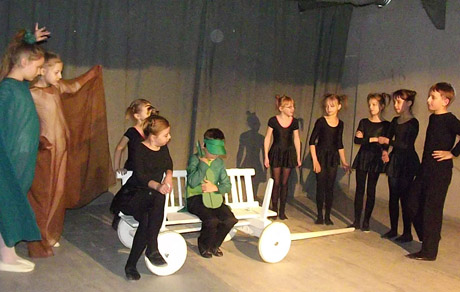 Teatras praskleidė uždangą Teatras praskleidė uždangą