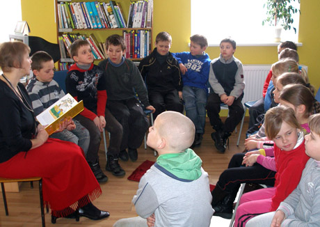 Mokiniai klausosi įvairių kūrinių Mokiniai klausosi įvairių kūrinių