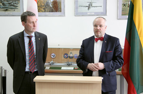 Ministrai aptarė bendradarbiavimą Ministrai aptarė bendradarbiavimą