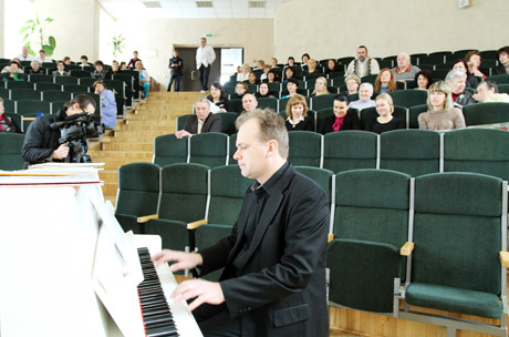 Ligoninės pacientus ir personalą užbūrė muzika Ligoninės pacientus ir personalą užbūrė muzika