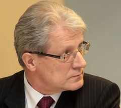 Pensijų fondai išveža mūsų pinigus Pensijų fondai išveža mūsų pinigus