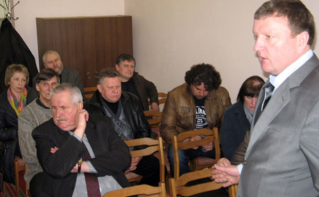 Žvyrkelis tebeklojamas pažadais Žvyrkelis tebeklojamas pažadais