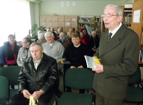 Mėgstančiųjų knygą yra daug Mėgstančiųjų knygą yra daug
