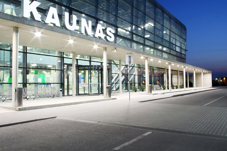 Kauno oro vartai džiugina grįžtančius į tėvynę Kauno oro vartai džiugina grįžtančius į tėvynę