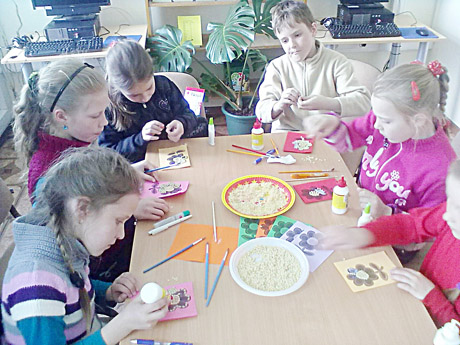 Vaikai darė mamoms dovanas Vaikai darė mamoms dovanas
