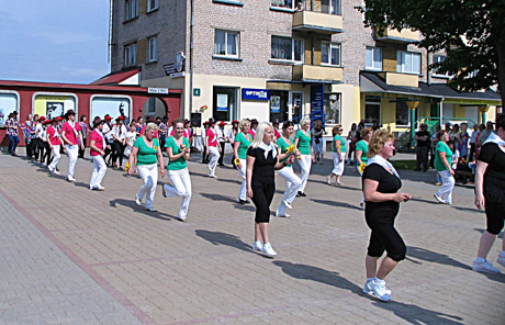 Šokių fiesta prie „Neužmirštuolės“ fontano Šokių fiesta prie „Neužmirštuolės“ fontano