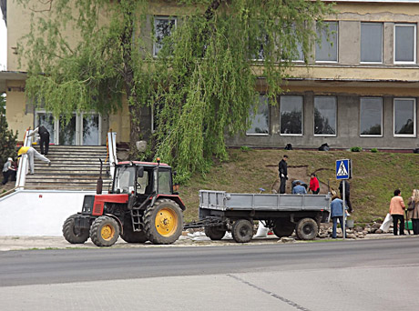 Politikai miestui pateikė dovaną Politikai miestui pateikė dovaną