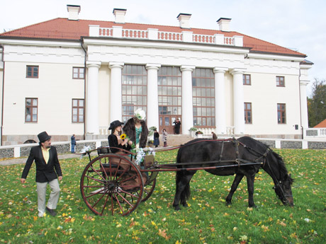 Dėl dvaro širdies kryžiuojamos špagos Dėl dvaro širdies kryžiuojamos špagos