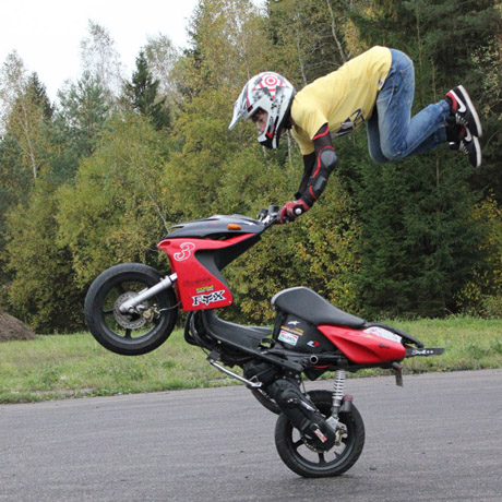 Akrobatiniai triukai – vaikystės svajonė Akrobatiniai triukai – vaikystės svajonė