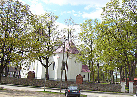 Pjaus dalį šventoriaus medžių Pjaus dalį šventoriaus medžių