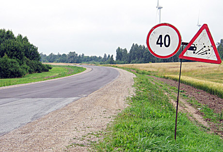 Vairuotojai žiūrėjo į ženklus, kelininkai – į dangų Vairuotojai žiūrėjo į ženklus, kelininkai – į dangų