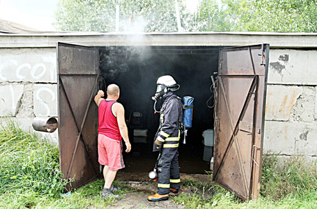 Užsidegė garažas Užsidegė garažas