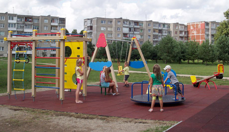 Vaikus vilioja parke praplėsta žaidimų aikštelė Vaikus vilioja parke praplėsta žaidimų aikštelė