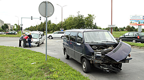 Judrioje sankryžoje susidūrė automobiliai Judrioje sankryžoje susidūrė automobiliai
