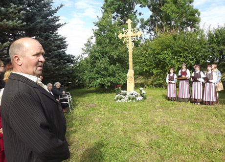 Kryžius primena pokario tragediją Kryžius primena pokario tragediją