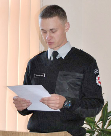Pradeda tarnybą policijoje Pradeda tarnybą policijoje