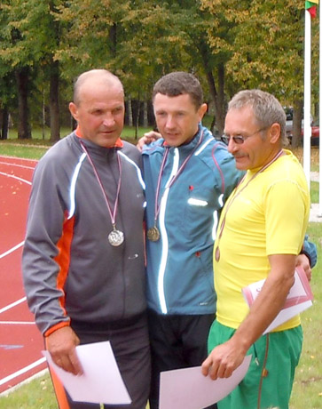 Bėgikai parvežė apdovanojimų iš Latvijos Bėgikai parvežė apdovanojimų iš Latvijos