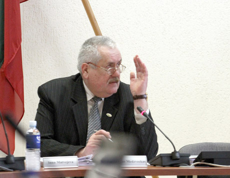 Įtariamajam vicemerui ruošiama interpeliacija Įtariamajam vicemerui ruošiama interpeliacija