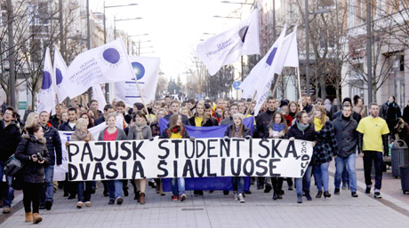 Studentai išėjo į gatvę