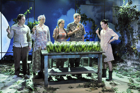 Žiūrovus kviečia Klaipėdos dramos teatras Žiūrovus kviečia Klaipėdos dramos teatras