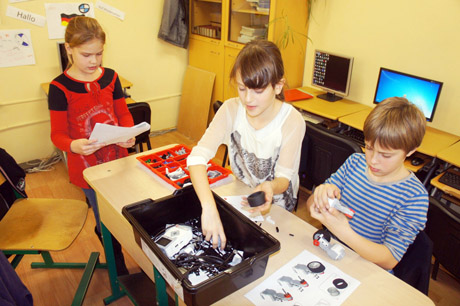 Į mokyklą atkeliavo robotai Į mokyklą atkeliavo robotai