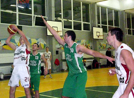 Pirmauja Meškuičių komanda Pirmauja Meškuičių komanda