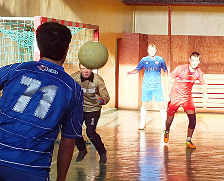 Futbolininkai pradėjo antrą ratą Futbolininkai pradėjo antrą ratą