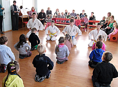 Darželyje vaikus mokė svečiai Darželyje vaikus mokė svečiai
