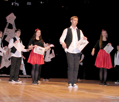 Teatro mylėtojus pradžiugino nauju spektakliu Teatro mylėtojus pradžiugino nauju spektakliu