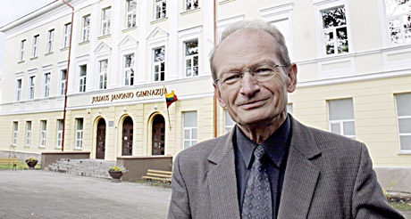 Valdžios kirtis mokyklai: atimti ir padalinti Valdžios kirtis mokyklai: atimti ir padalinti